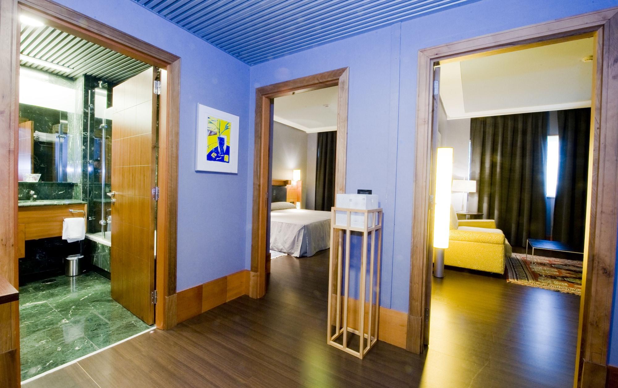 Gran Hotel Lakua Vitoria-Gasteiz Værelse billede A suite at the Hotel Arts