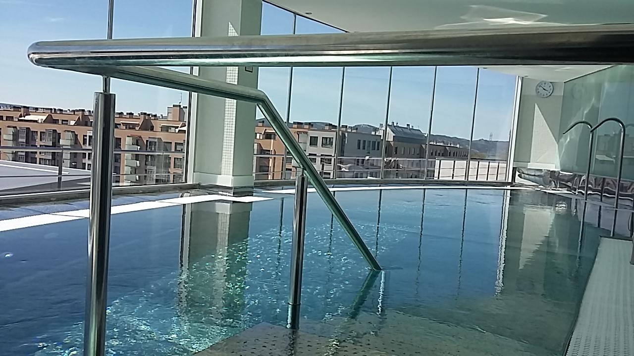 Gran Hotel Lakua Vitoria-Gasteiz Eksteriør billede The swimming pool