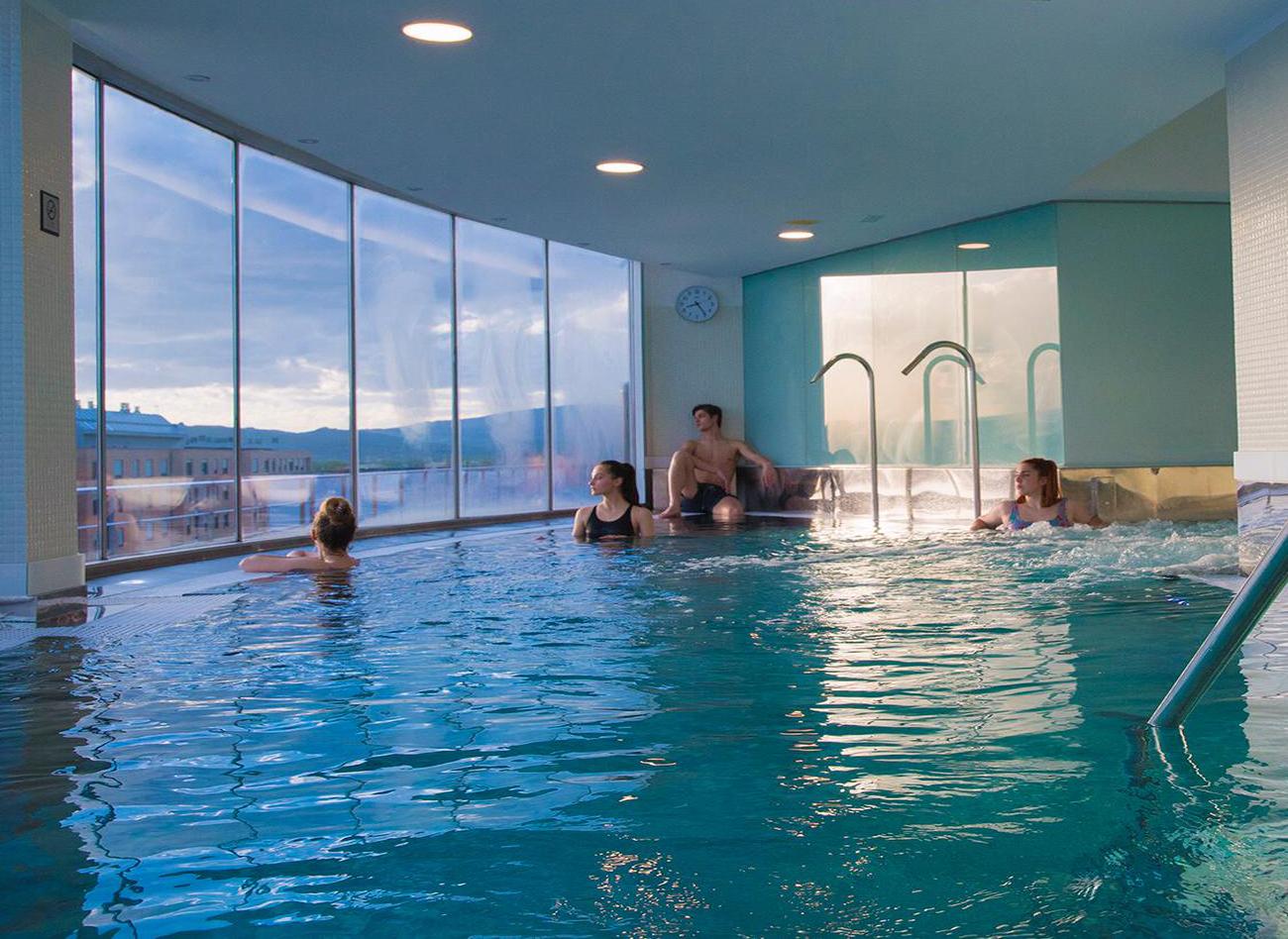 Gran Hotel Lakua Vitoria-Gasteiz Eksteriør billede The thermal pool at the Grand Hotel