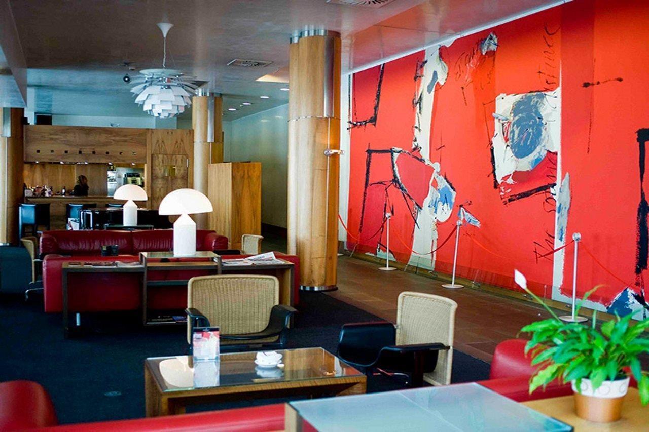Gran Hotel Lakua Vitoria-Gasteiz Eksteriør billede The interior of the lounge