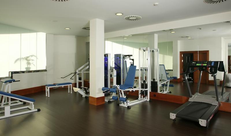 Gran Hotel Lakua Vitoria-Gasteiz Eksteriør billede A gym in a hotel